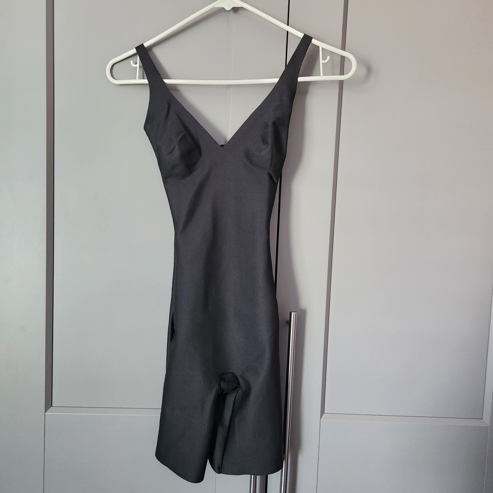 New SKIMS Body Plunge Mid Thigh Bodysuit Onyx Size XS NWT Black Shapewear